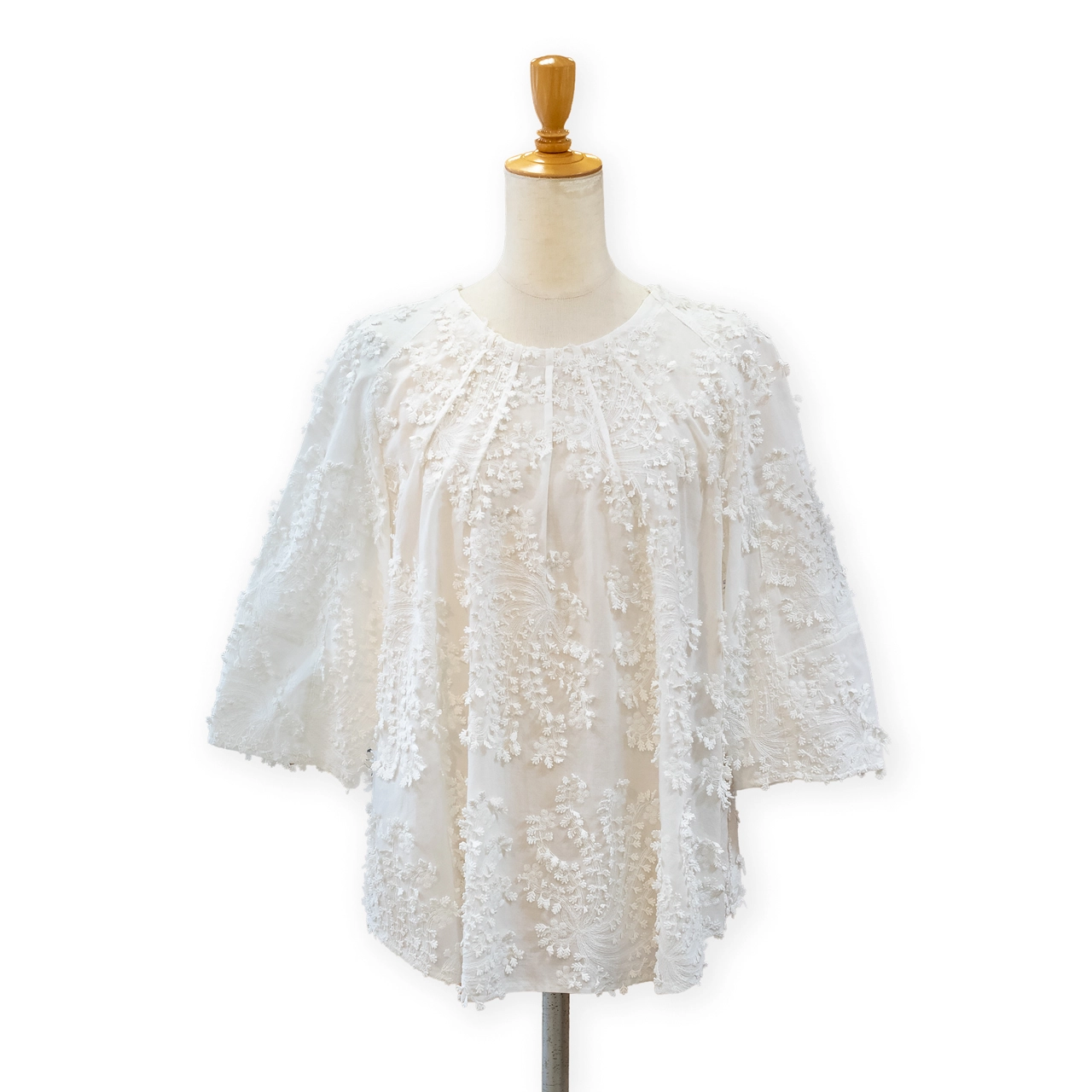 【おうち洗い】立体刺繍ふんわりブラウス / BLUE FRONCE