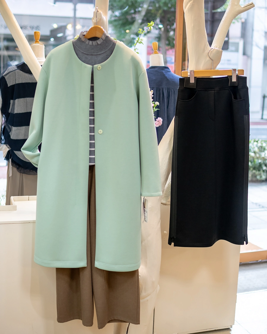 ダンボールニットコーディガンとダンボールニットタイトスカート