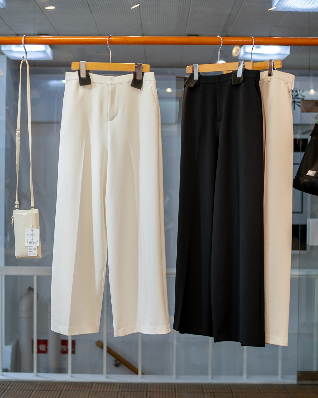 オンオフ頼れる美脚ワイドパンツ TACHIABANA 白、アイボリー、黒の3色