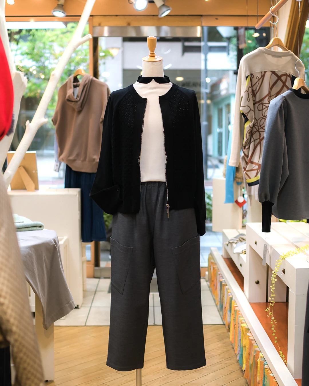 CO&76 ダウンインファブリック サイドポケットのクロップドパンツ グレー