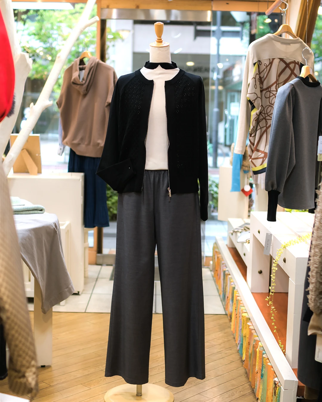 CO&76 ダウンインファブリック すっきり長めのワイドパンツ　グレー