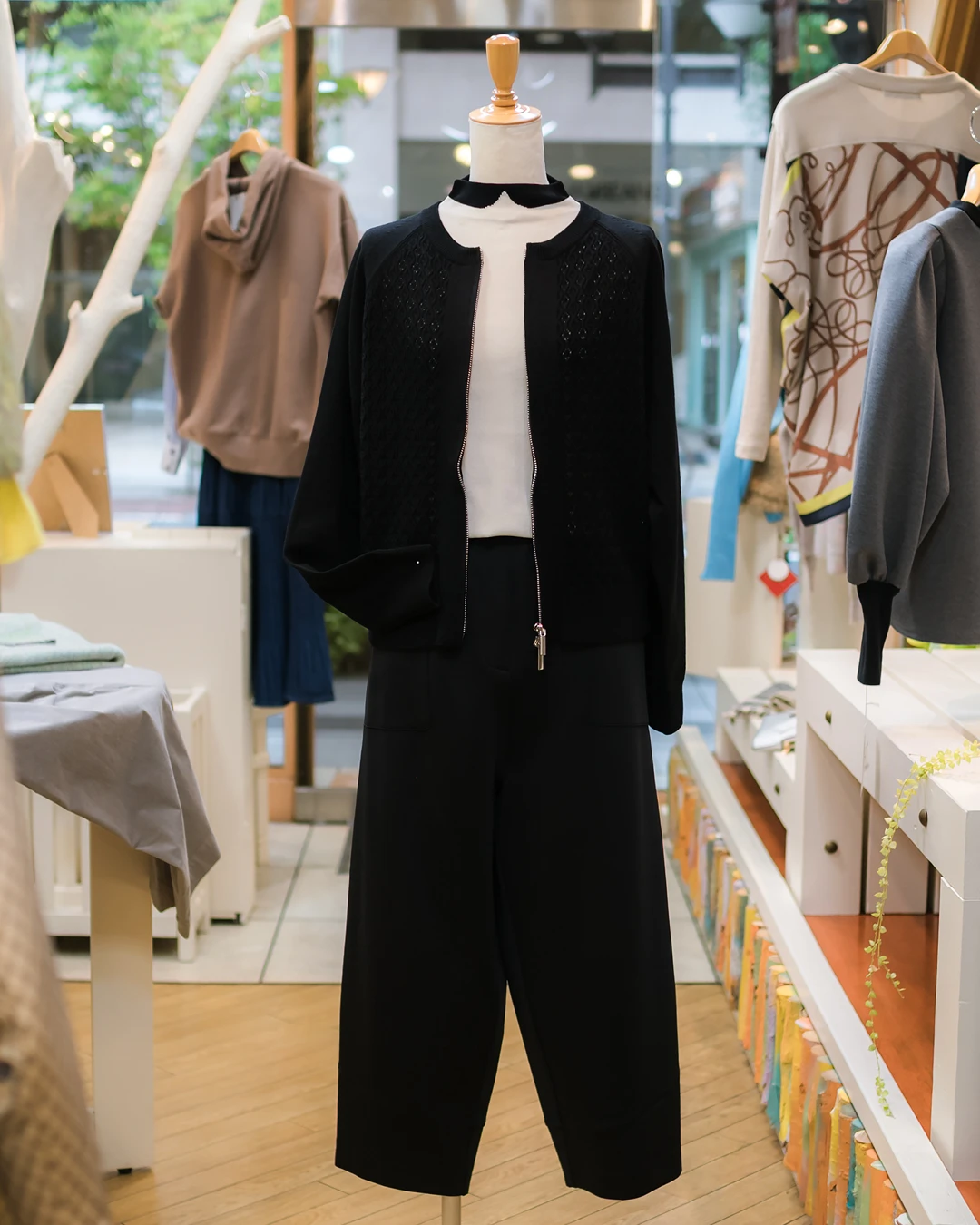 CO&76 ダウンインファブリック 裾切替のバレルシルエット　クロ
